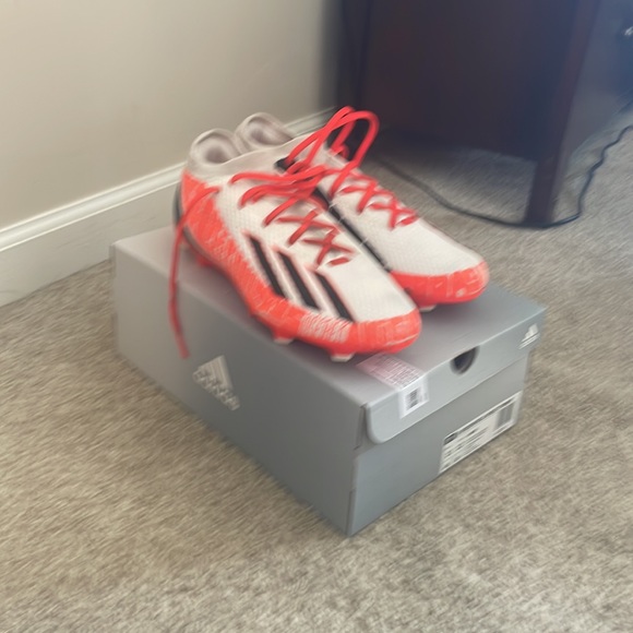 Messi soccer cleats, barely worn, great condition - Picture 4 of 4